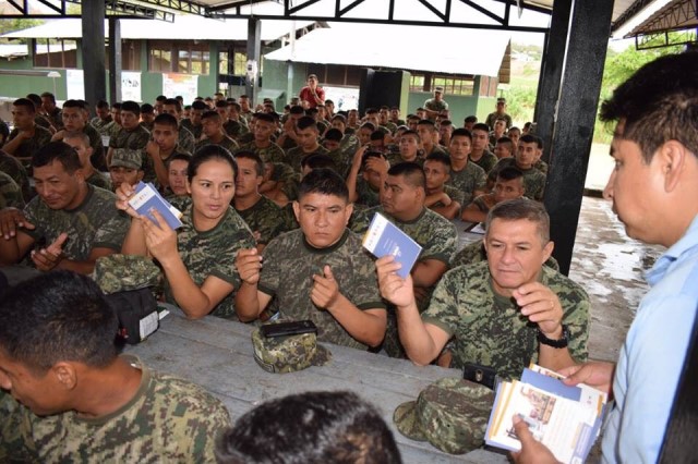 ONPE capacita al personal de la 6ª brigada de selva para el proceso electoral